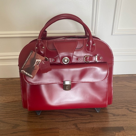 Chic Burgundy Travel Bag for Women - Picture 2 of 5
